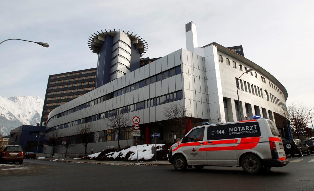 عزل مسؤول نمساوي بعد عودته من إيران للاشتباه في إصابته بكورونا