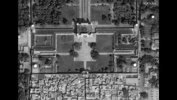 البوابة الكبرى لتاج محل في مدينة أغرة في الهند، في 10 فبراير/شباط 2020.