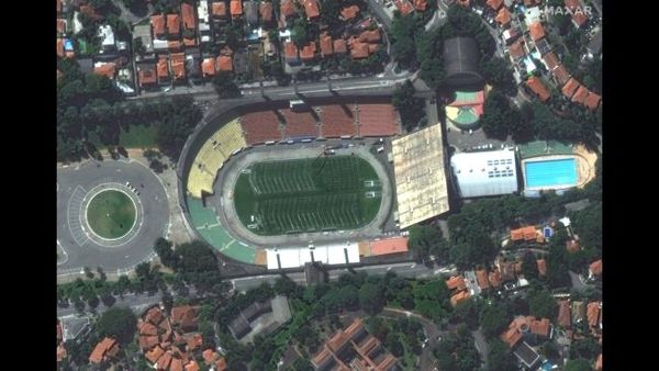 ملعب "باكايمبو" في مدينة ساو باولو في البرازيل أثناء تحويله إلى مستشفى.