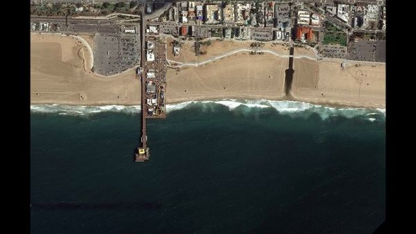 رصيف “بيير سانتا مونيكا” في مدينة سانتا مونيكا في كاليفورنيا، في 11 آذار/مارس 2020.