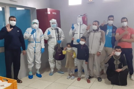 أمسية غنائية تُؤنس مرضى “كوفيد-19” بالنّاظور