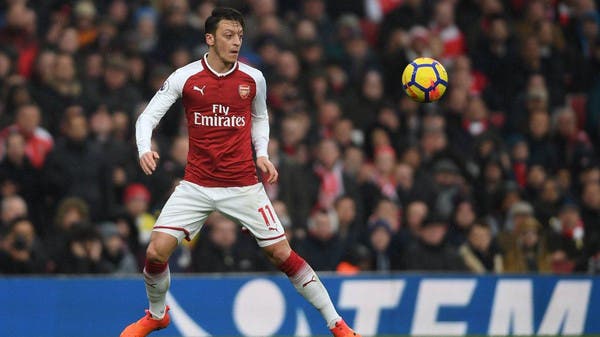 أوزيل يثير الجدل مجدداً.. رفض التنازل عن جزء من راتبه