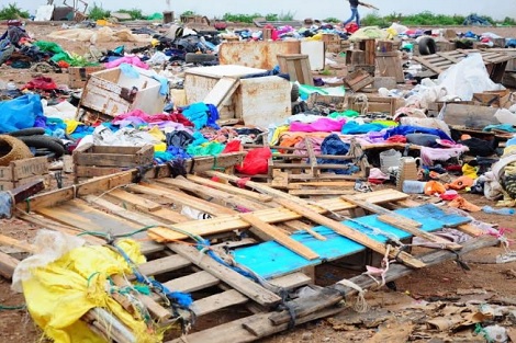 السلطات تهدم سوقا عشوائيا وسط مدينة العروي