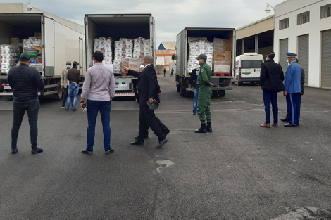 جمارك الناظور تتبرع بمواد غذائية على متضررين