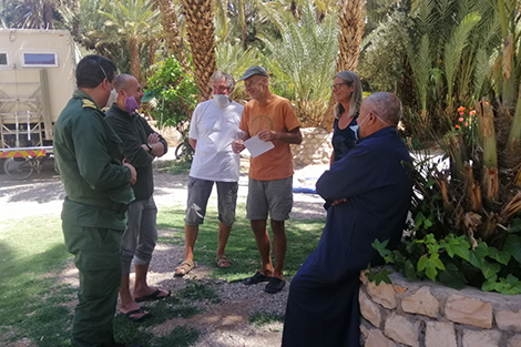 سياح يستفيدون من إعانات غذائية بمضايق إقليم تنغير