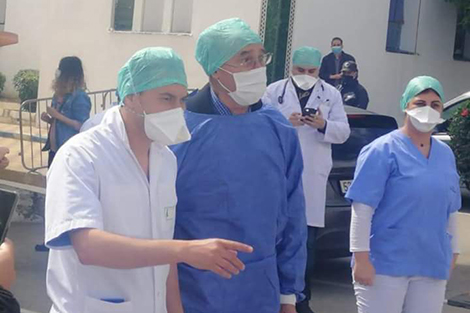 “طبيب تطوان” يتوسط متعافين جددا من “كورونا”