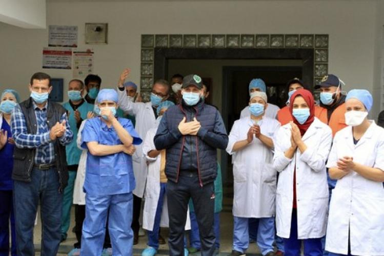 طفلة تتقدم المتعافين من “كورونا” بمدينة الناظور