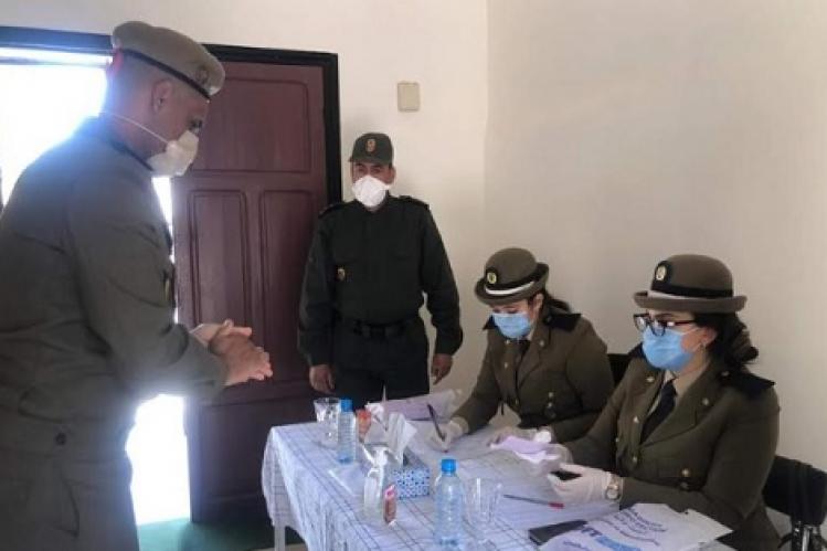 عناصر “القوات المساعدة” تتبرع بالدم في طانطان