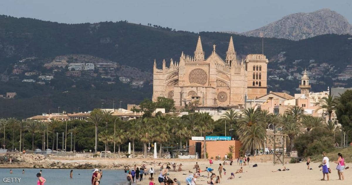 إسبانيا.. تخفيف مزيد من قيود كورونا في 4 جزر