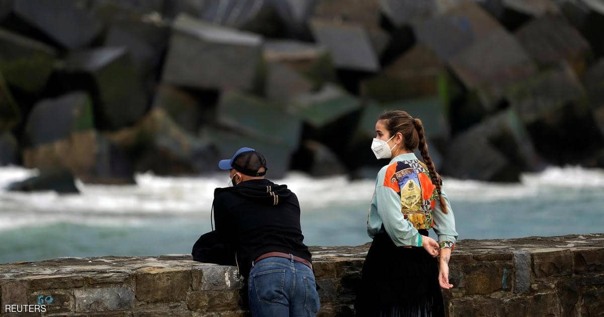 “إفراج مشروط”.. الإسبان يغادرون بيوتهم لأول مرة منذ 7 أسابيع