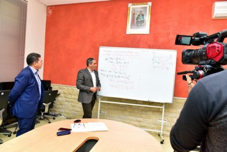 تدوينات تشيد بقرار استكمال الموسم الدراسي الحالي