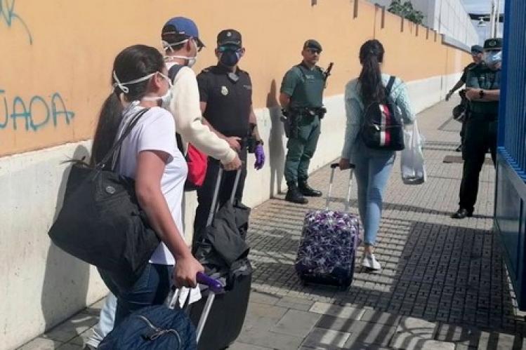 ترحيل المغاربة العالقين بسبتة ينطلق يوم الجمعة‬