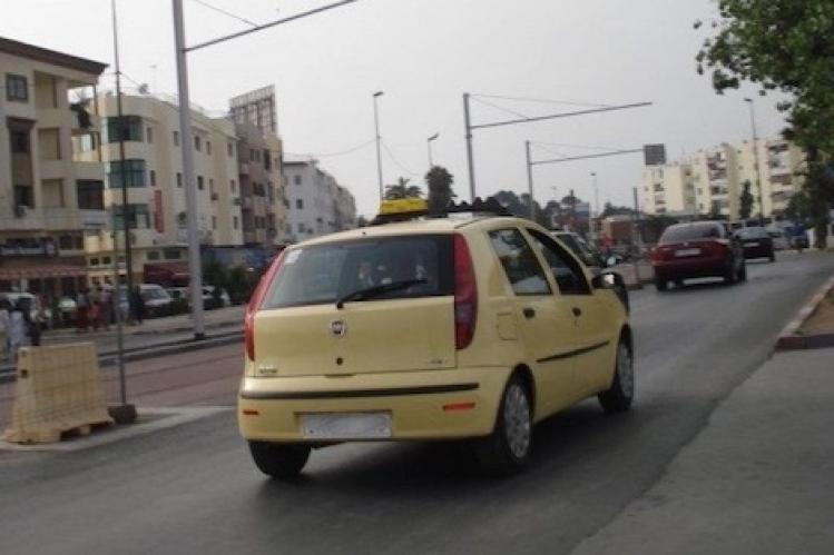 سائقو سيارات الأجرة ينددون بـ”التضييق” في سلا