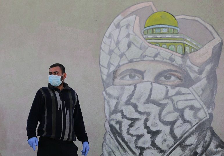 فنانة فلسطينية توعي الأطفال بكورونا من خلال رسوم الكاريكاتير