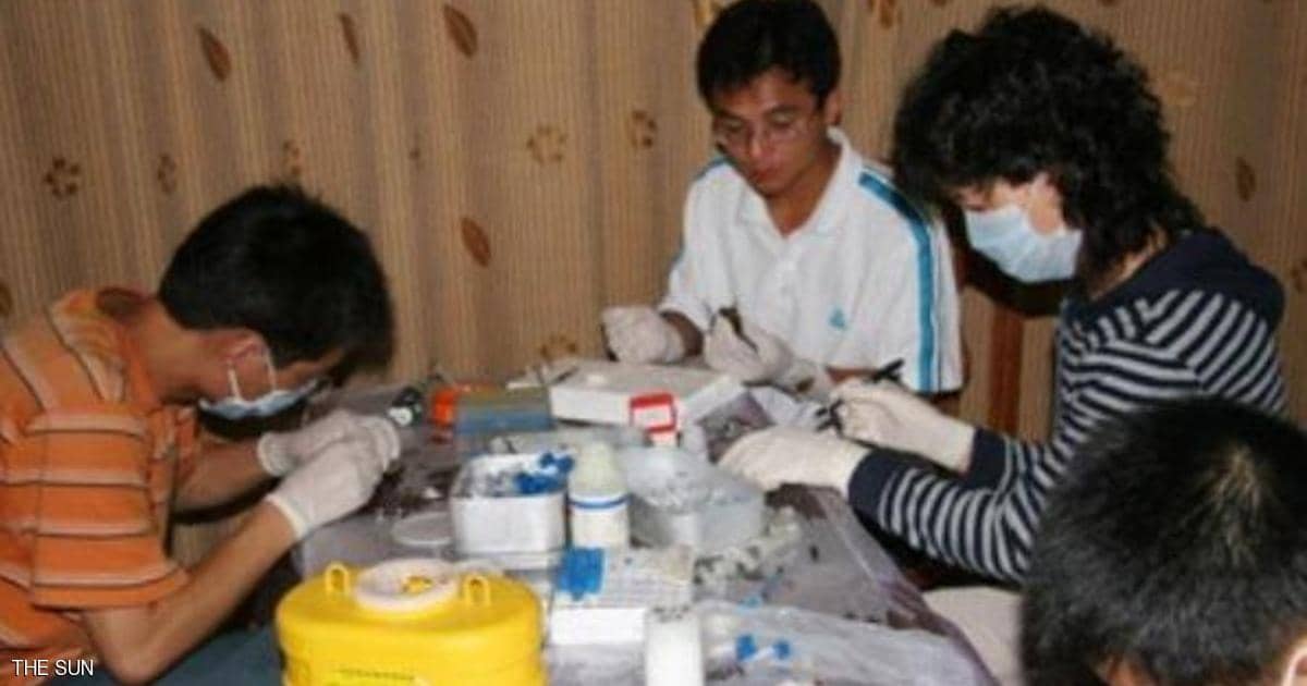 في مهد كورونا.. “المعهد المشبوه” يحذف صور العلماء والخفافيش