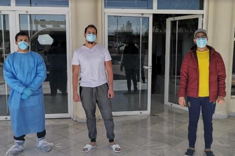 متعافون من “كوفيد-19” يغادرون مستشفى فاس