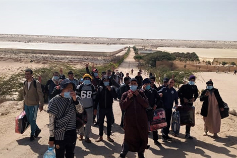 مسيرة لعمال من أزيلال “عالقين” ضواحي الداخلة