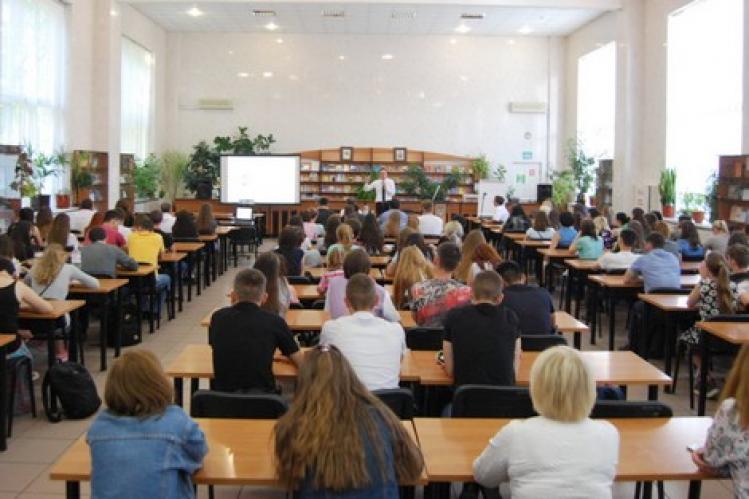 أحلام طلبة مغاربة ضحية “تجارة الوسطاء” في دول أوروبا الشرقية