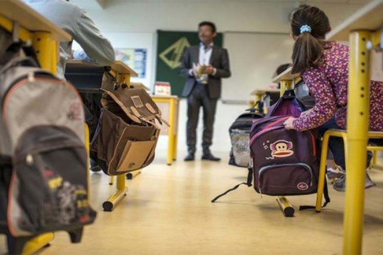 أمزازي يستغرب من رفض موظفين أداء واجبات المدارس الخصوصية