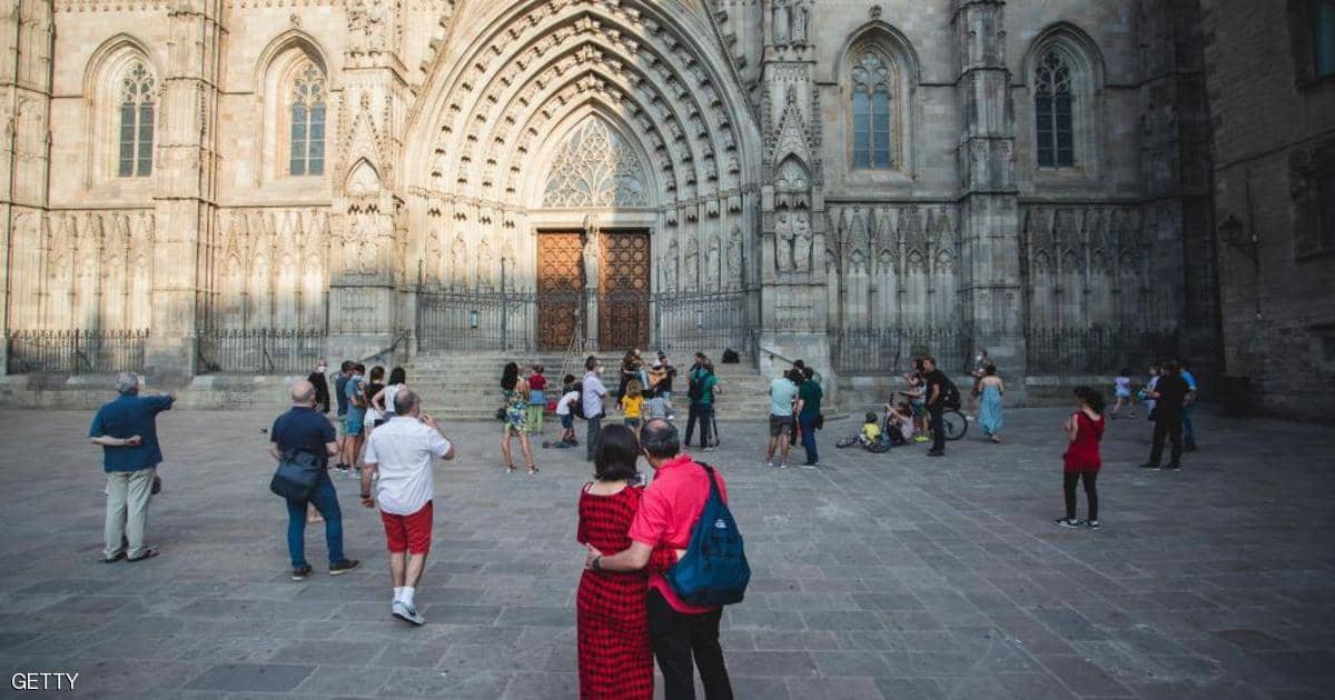 إسبانيا ترحب بعودة السائحين مع انتهاء حالة الطوارئ