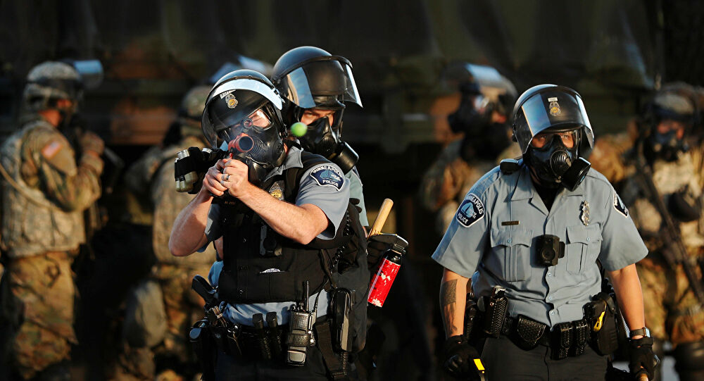 احتجاجات أمريكا .. ترامب يصف حكام الولايات بالضعفاء و يدعوهم إلى استخدام العنف