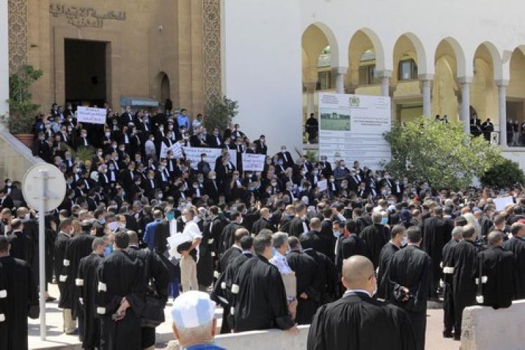 استنكار يرافق شبهة تسييس التضامن الجزائري مع محامي البيضاء