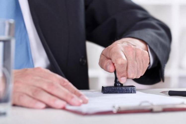 “الأبوستيل” تجلب الانتقادات إلى “تراجمة المحاكم”