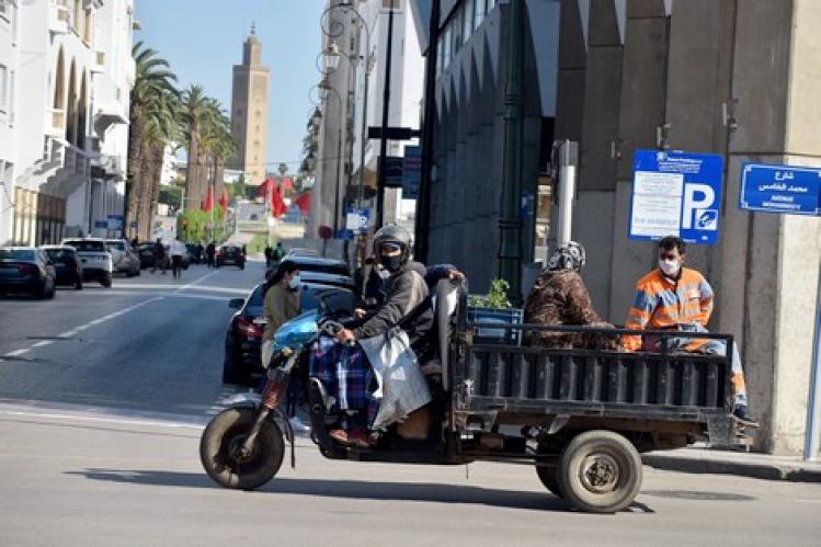 “التريبورتورات” .. وسيلة لنقل البضائع تنشر الفوضى في الشوارع