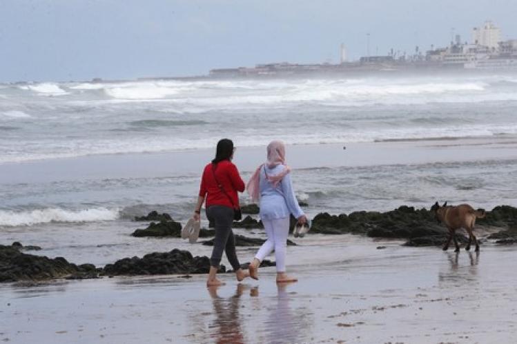 السلطات تهيء شواطئ البيضاء وتمنع التجمعات خشية “كورونا”