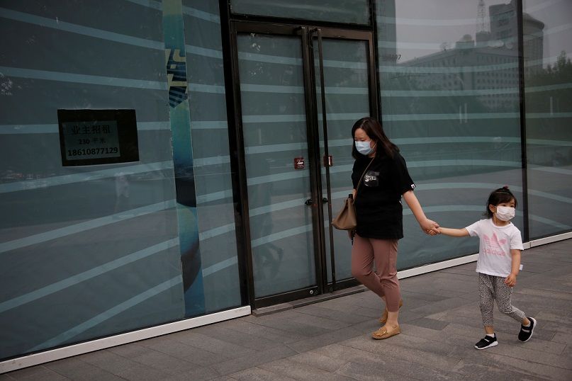 الصين تسجل انخفاض بإصابات كورونا الجديدة