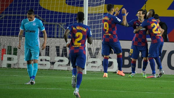 برشلونة يحافظ على صدارته بثنائية ميسي وفاتي