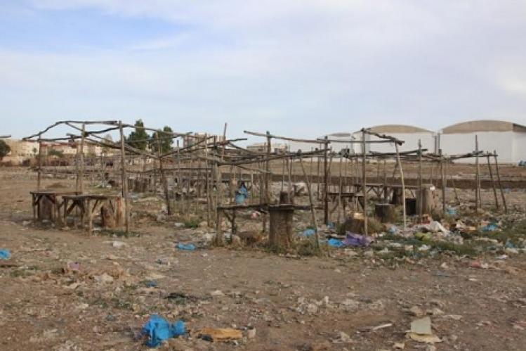 تجار يحتجون على ترحيل سوق في “قرية ابا محمد”