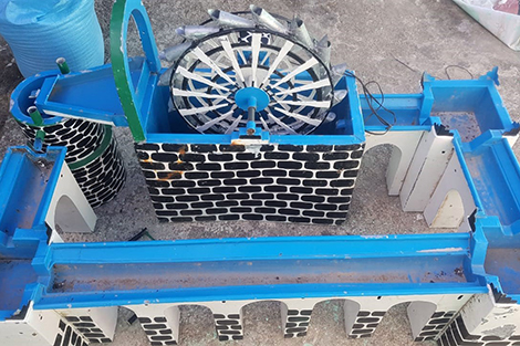 شباب يزيّنون أسوار وأحياء وزّان برسومات فنية‎