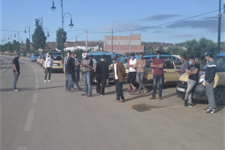 غياب الدعم يدفع الطاكسيات إلى إضراب بالحسيمة