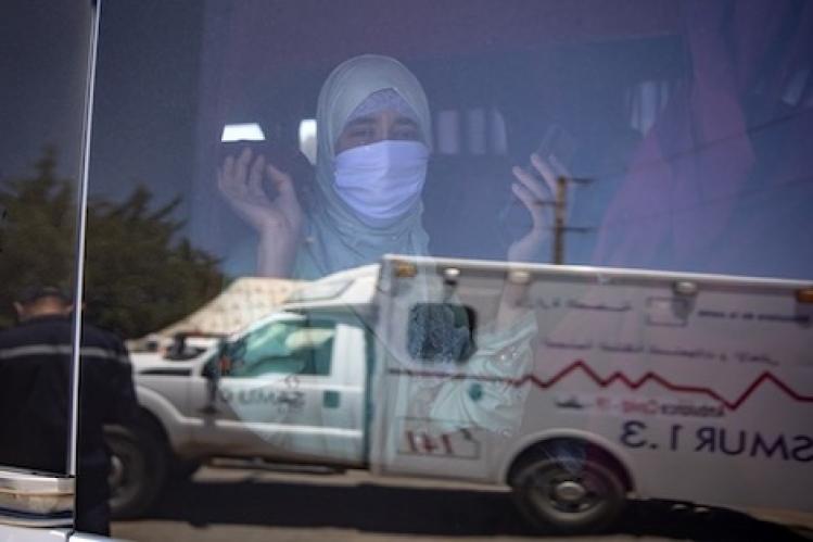قفزة إصابات كورونا تخيف المغاربة من العودة إلى “نقطة الصفر”