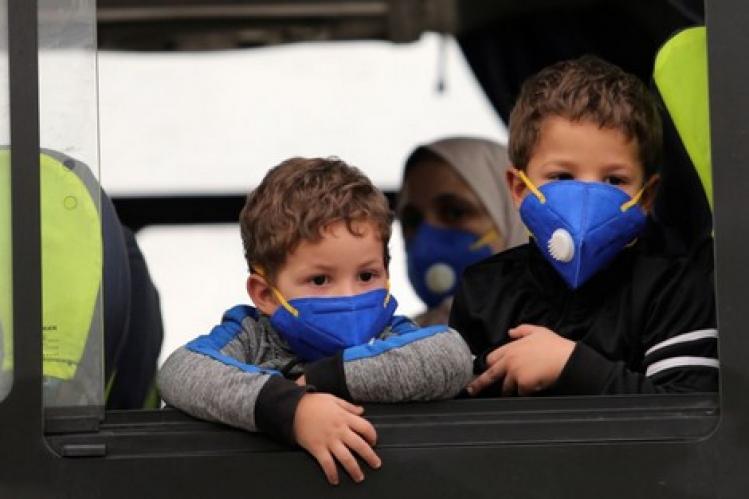 “كورونا” يخنق الأطفال بين قلة الحركة وإدمان الألعاب الافتراضية