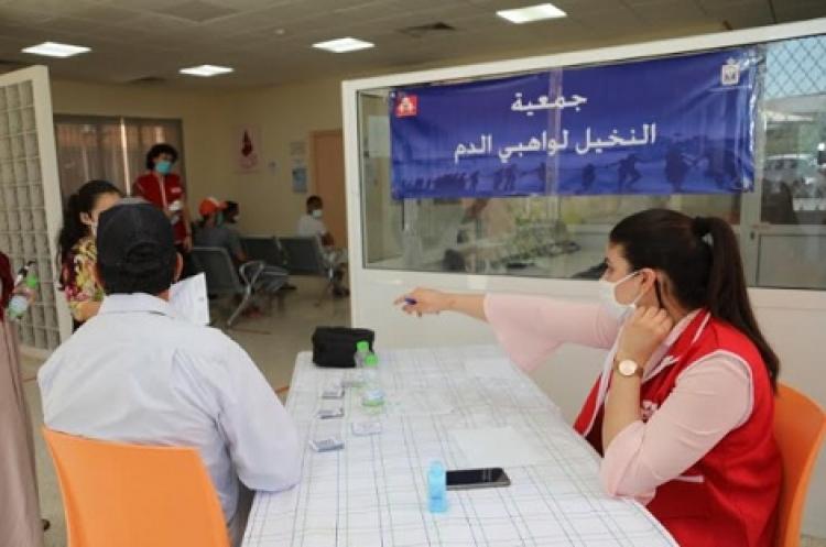 متبرعون يملؤون أكياس مركز تحاقن الدم بمراكش