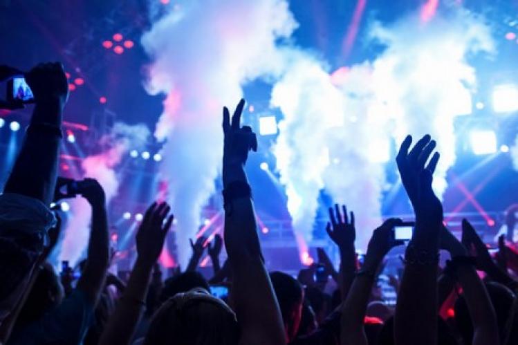 مصدر: الحانات والملاهي غير معنيّة بتخفيف الحجر