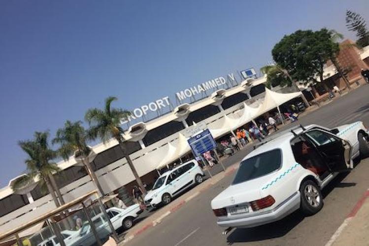 مهنيو “طاكسيات المطار” يطلبون الإنصاف بالبيضاء