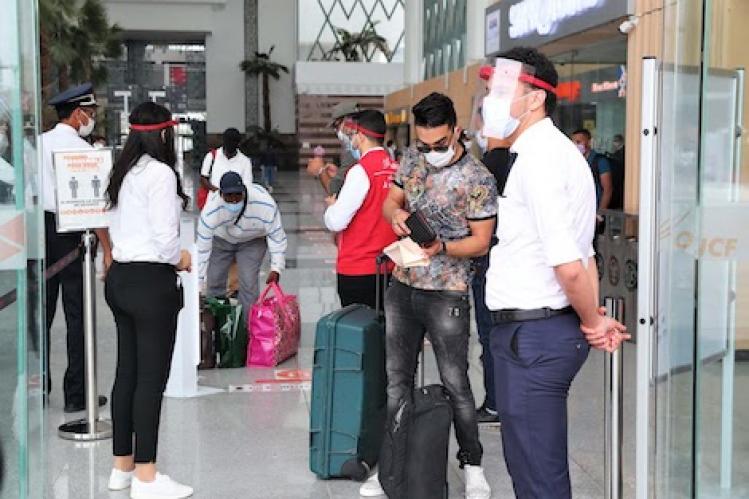 آلاف المواطنين يقضون “عيدا مغتربا” بمدن المركز