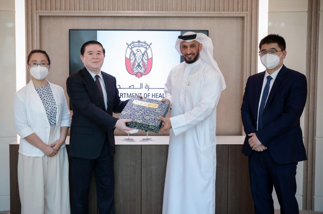 أبوظبي: بدء تجارب المرحلة الثالثة من لقاح محتمل لكورونا