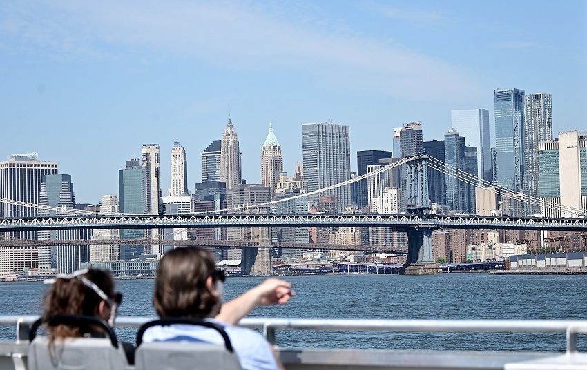 أمريكا تتخطى عتبة 130 ألف وفاة بكورونا