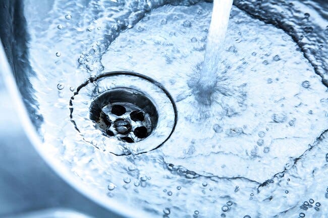 احذر… منتجات بريئة المظهر في منزلك تحتوي على سموم قاتلة 