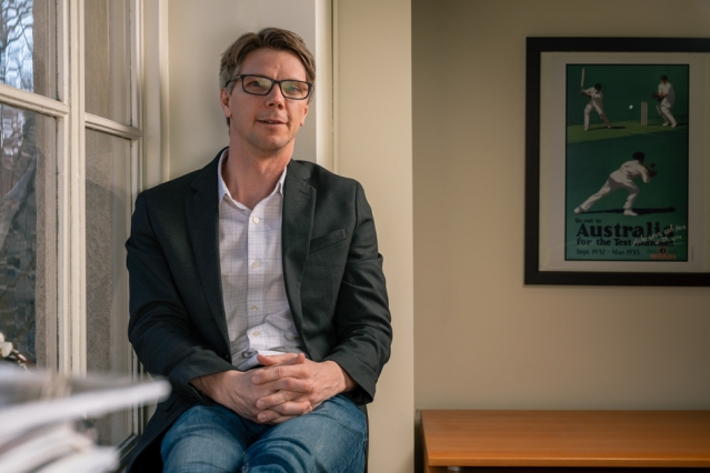 استكشاف الحقل الكمومي، من قلب الشمس إلى الانفجار العظيم