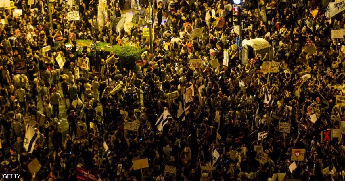 الآلاف يتظاهرون ضد نتانياهو أمام مقر إقامته