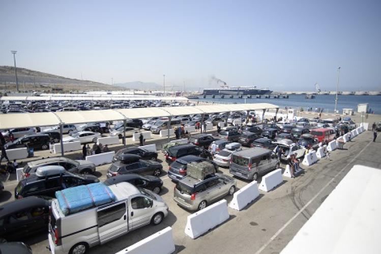 الحكومة تقرر السماح للمغاربة والمقيمين الأجانب بالولوج إلى المملكة