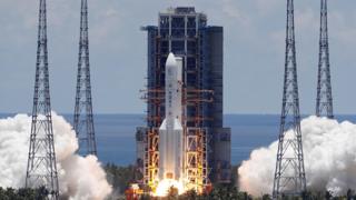 الصين تطلق أول مسبار لها إلى المريخ في مهمة لاكتشاف الكوكب الأحمر