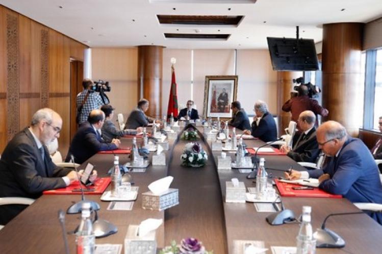 المركزيات النقابية تتشبث بزيادة 5 بالمائة في الحد الأدنى للأجور