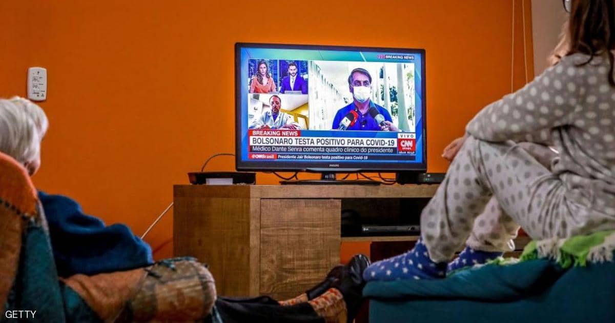 بعد أن استهان به.. رئيس البرازيل يعترف بإصابته بكورونا