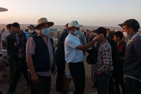 توزيع كمامات داخل أسواق الأضاحي بإقليم خريبكة